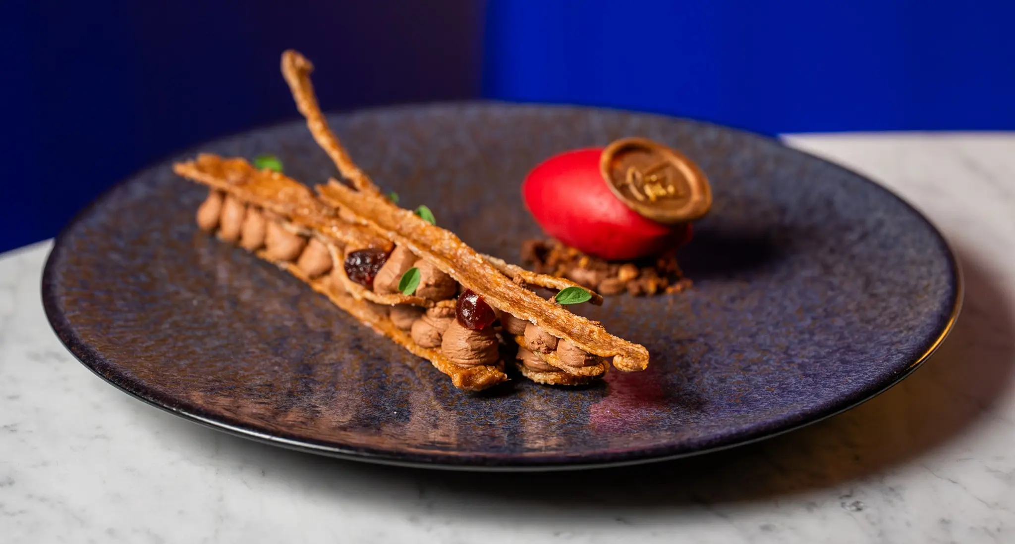Composizione gourmet di pesce e verdure